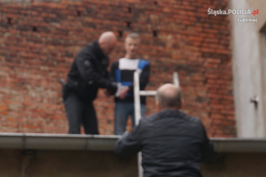 Mężczyzna uciekł przed policjantami na dach