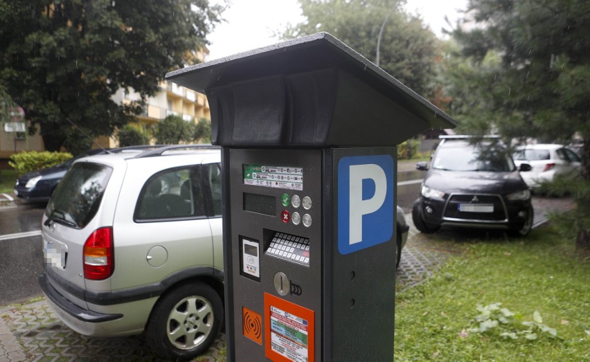 W Rzeszowie już montują nowe parkomaty [ZDJĘCIA]