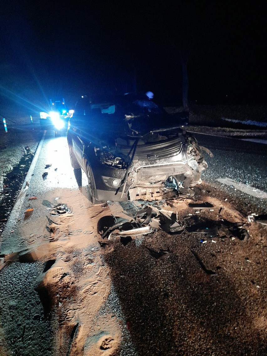 Wypadek w Pacanowie na drodze krajowej numer 79. Do szpitala trafili dwaj kierowcy