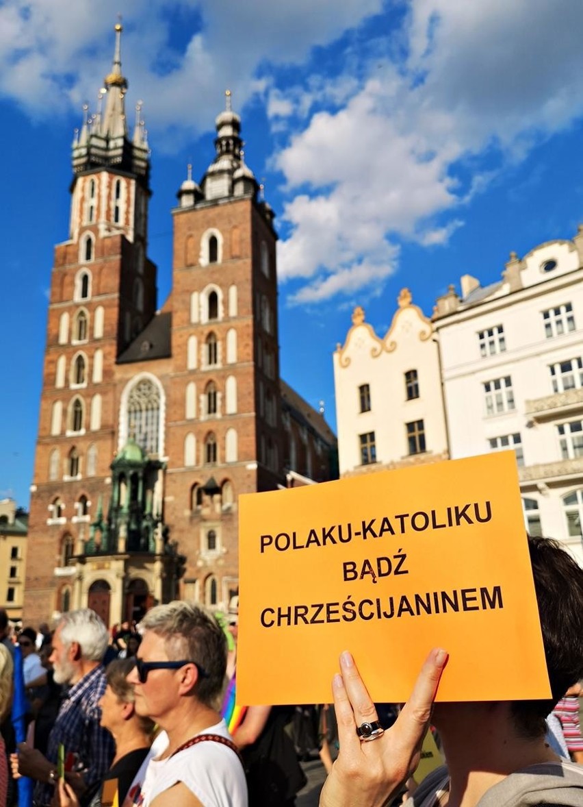 Kraków. Wierzący i niewierzący przeciw nienawiści - demonstracja poparcia dla środowisk LGBT, padły mocne hasła