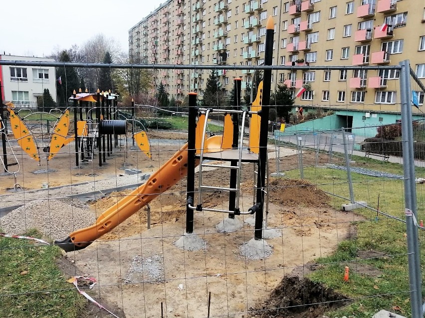 Aktualny stan prac na placu zabaw na osiedlu Krowodrza Górka