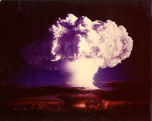 Grzyb atomowy powstały w wyniku eksplozji Ivy Mike.