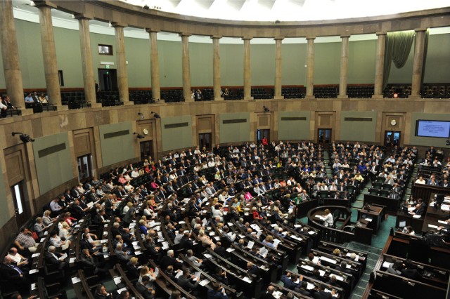 W nowym Sejmie PiS będzie miał 235 posłów.