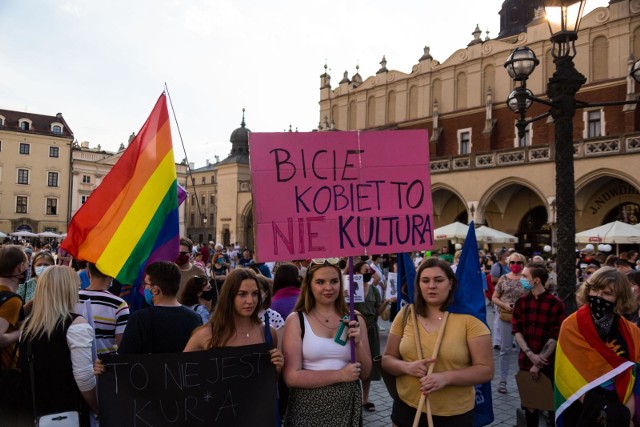 Jakie przestępstwa były najczęściej zgłaszane przez osoby szukające pomocy podczas poprzednich tygodni ofiar przestępstw? W poprzednich latach była to przemoc domowa i nadużycia seksualne. W tym roku może być podobnie, biorąc pod uwagę fakt, że za nami wiele miesięcy pandemii i okres zamknięcia w czterech ścianach.