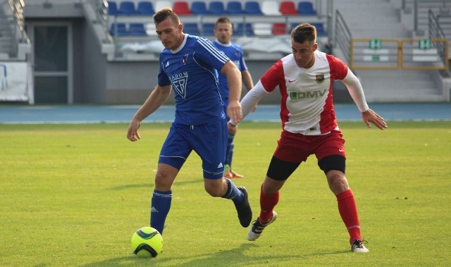 Dwa gole w meczu z Wilgą zdobył Kamil Czarnecki (z lewej)