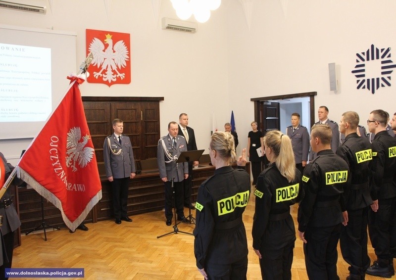 Ślubowanie nowych policjantów we Wrocławiu [ZDJĘCIA]