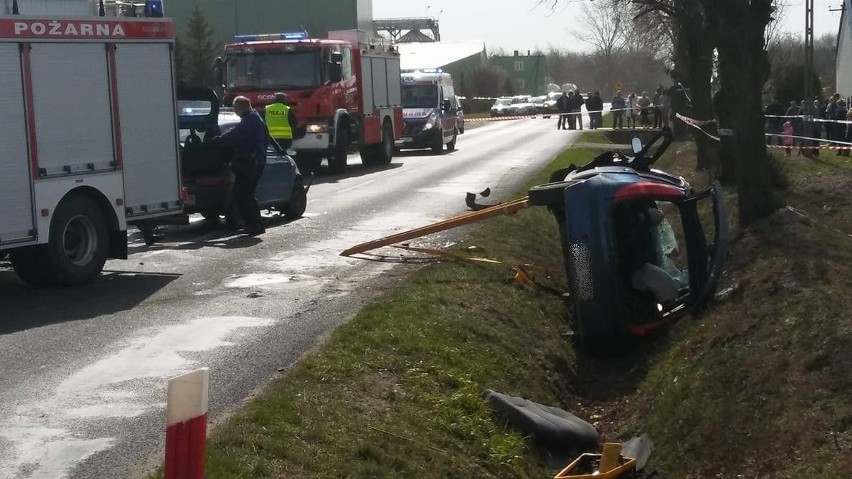 Poważny wypadek w Dębach. Droga wojewódzka 266 zablokowana [zdjęcia]