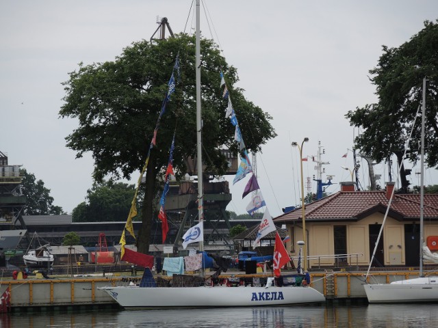 Świnoujście: Marina została docenionaŚwinoujska marina została uznana w konkursie Horyzonty Żeglarskie 2013 za najlepszą na Pomorzu. Poza tym wyróżnieniem, miejsce w ubiegłym roku otrzymało "Błękitną flagę" i znalazło się w wąskim gronie laureatów IX edycji Konkursu o Nagrodę Przyjaznego Brzegu za rok 2012.