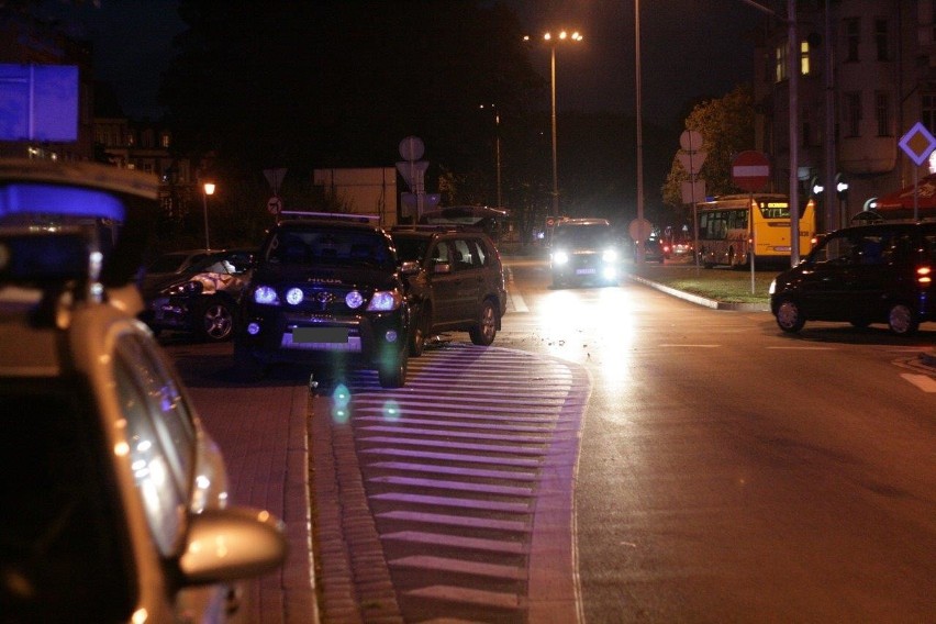 Porsche i nissan rozbite przed słupskim ratuszem