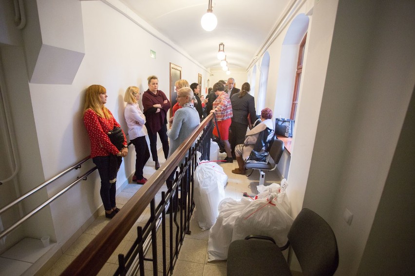 Wybory samorządowe 2018. Skandal wyborczy w Słupsku. Porzucono worki z głosami