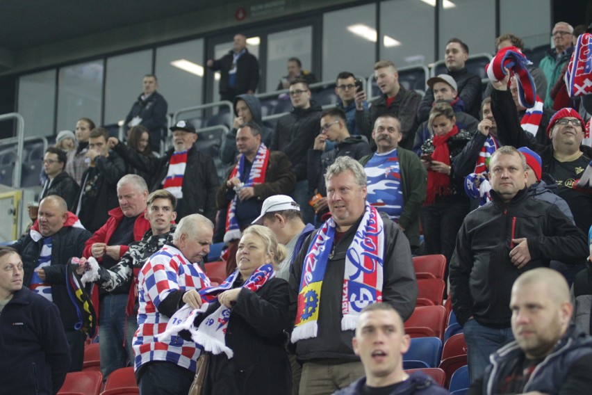 Górnik Zabrze - Śląsk Wrocław. Kibice odśpiewali hymn ZDJĘCIA KIBICÓW