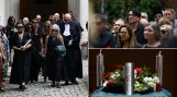 Lider Püdelsów spoczął na Cmentarzu Rakowickim. Rodzina, muzycy i fani pożegnali Andrzeja "Pudla" Bieniasza 