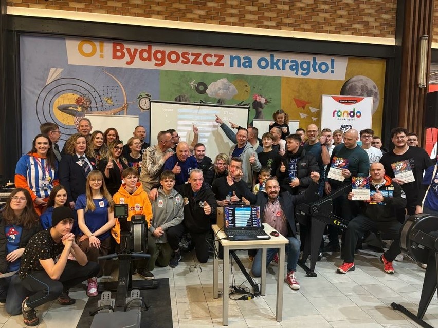 Sportowcy zagrali dla WOŚP. W 11 miastach Polski wiosłowano na ergometrze