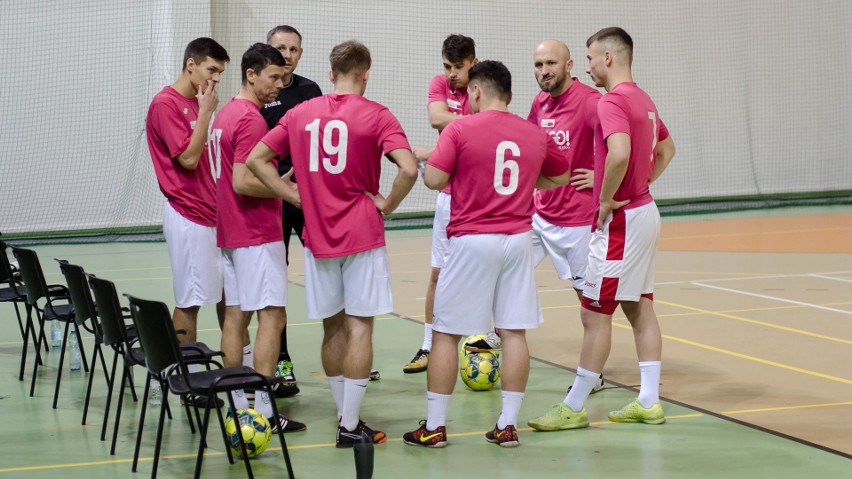 Rozegrano pierwszą kolejkę Kieleckiej Ligi Futsalu (ZDJĘCIA)
