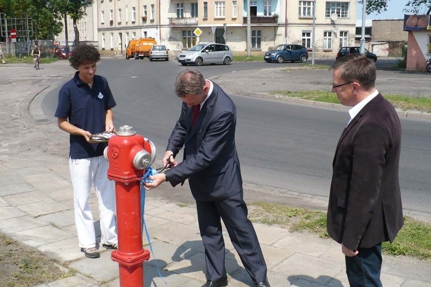 6. Huczne otwarcie hydrantu w Pile z udziałem prezydenta i...