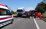 Elbląg/Kazimierzowo: Wypadek śmiertelny na krajowej siódemce. Kierowca opla zginął po zderzeniu z tirem [ZDJĘCIA]