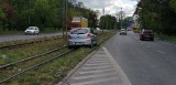 Rozbity hyundai na torach przy al. Politechniki zablokował ruch tramwajów! ZDJĘCIA