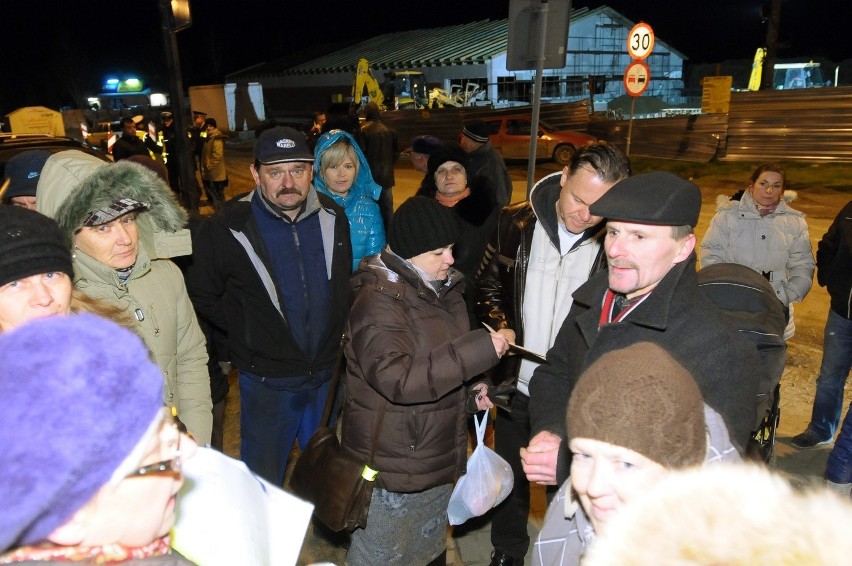 Sprawa mostu przy ul. Głównej. Mieszkańcy zrezygnowali z blokady al. Warszawskiej (ZDJĘCIA)