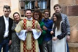Sześciu nowych diakonów w diecezji kieleckiej. Zobaczcie ich wyjątkowe zdjęcia z rodzinami, przyjaciółmi i znajomymi