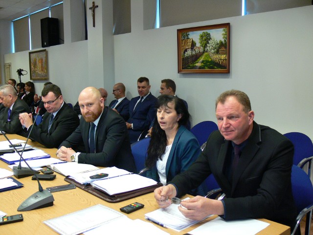 Sesja Rady Powiatu Sandomierskiego rozpocznie się o godzinie 10 w sali narad Starostwa Powiatowego w Sandomierzu.