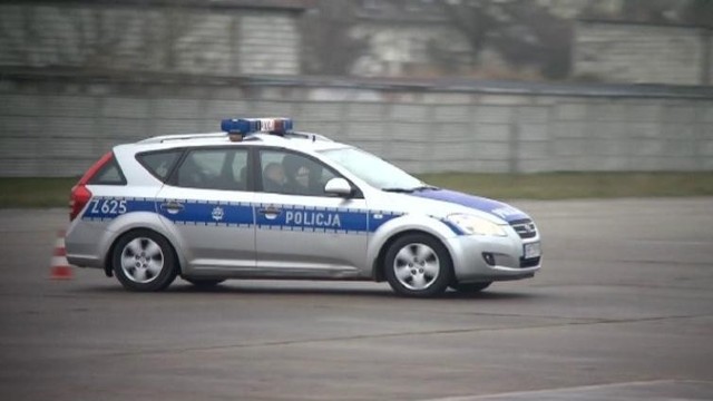 Policjanci szkolili się w dobrze im znanym samochodzie - radiowozie Kia Cee&#039;d SW 1.6 CRDi