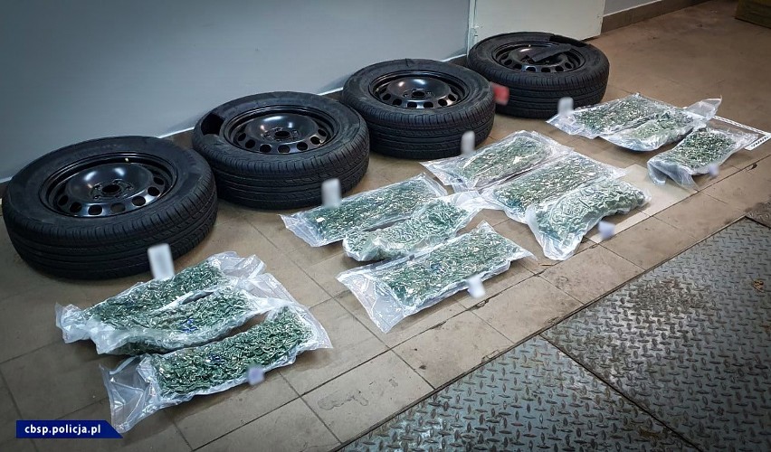Marihuana warta 2,8 mln zł w dostawczaku z Hiszpanii. Podejrzani usłyszeli zarzuty