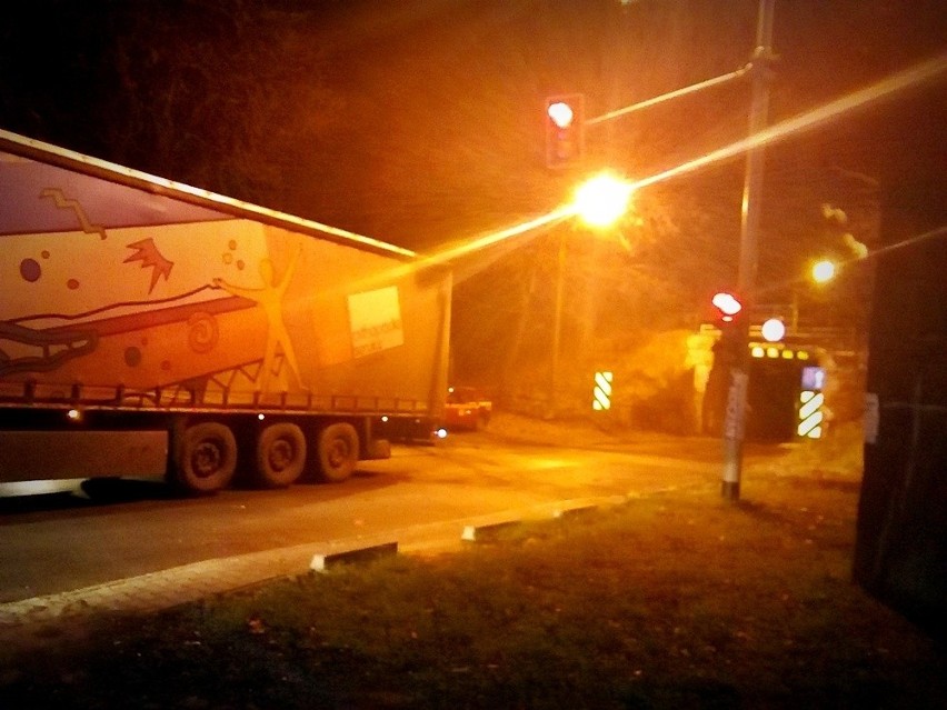Wrocław: Ciężarówka zablokowała ulicę Boya Żeleńskiego. (ZDJĘCIA)