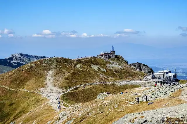 CC BY-SA 2.0Kasprowy Wierch cieszy się ogromną popularnością wśród turystów wypoczywających w Tatrach.