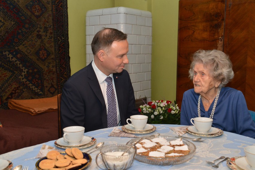 Kraków. Prezydent Andrzej Duda odwiedził najstarszą krakowiankę, mającą 108 lat Wandę Szajowską [ZDJĘCIA]