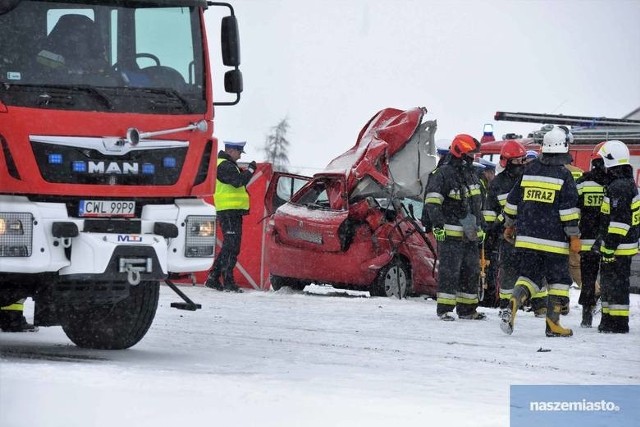 Prokuratura Rejonowa we Włocławku wszczęła śledztwo w sprawie karambolu, do jakiego doszło w piątek na autostradzie A1 pomiędzy Włocławkiem a Ciechocinkiem.Więcej informacji w dalszej części galerii >>>