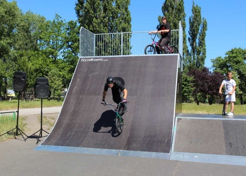 Młodzi inowrocławianie korzystający ze skate parku mają do...