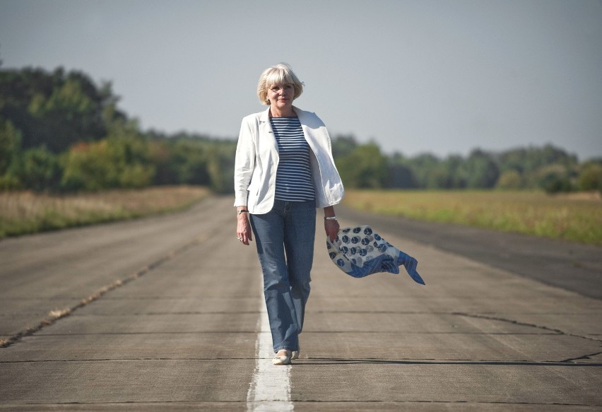 Wróciłam tutaj po latach, jest cicho i słyszę tylko własne...