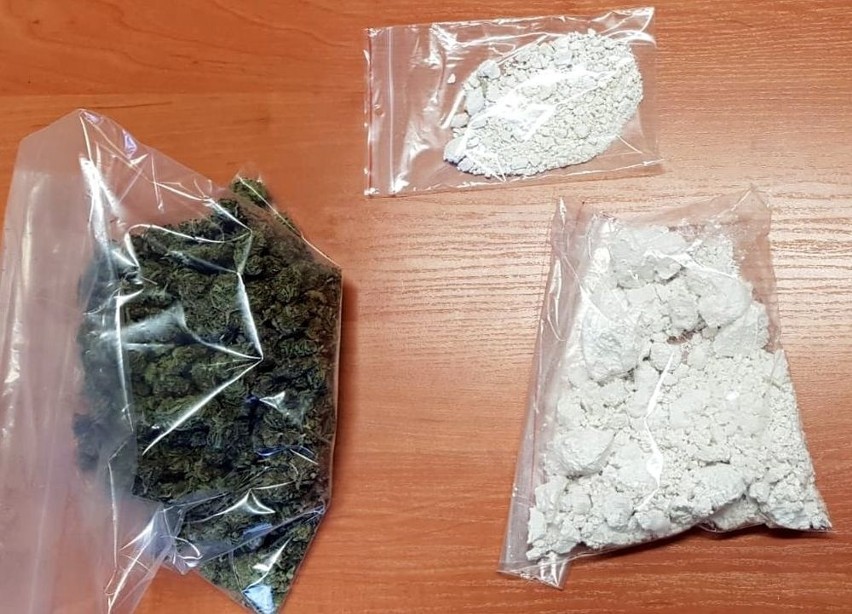 Kryminalni z Głogówka zabezpieczyli ponad 420 gramów...