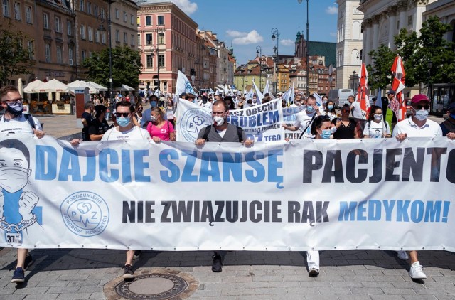 Zdjęcie poglądowe z protestu medyków w 2020 roku.