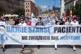 Medycy z Wielkopolski dołączają do protestu zawodów medycznych w Warszawie