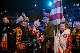 Piłsudski, mieszkańcy, kibice. Wspólny przemarsz ulicami Białegostoku