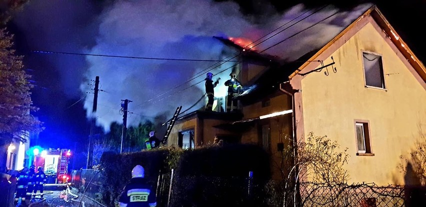 Nowy Sącz. Strażacy pięć godzin gasili płonący budynek na ul. Mała Góra