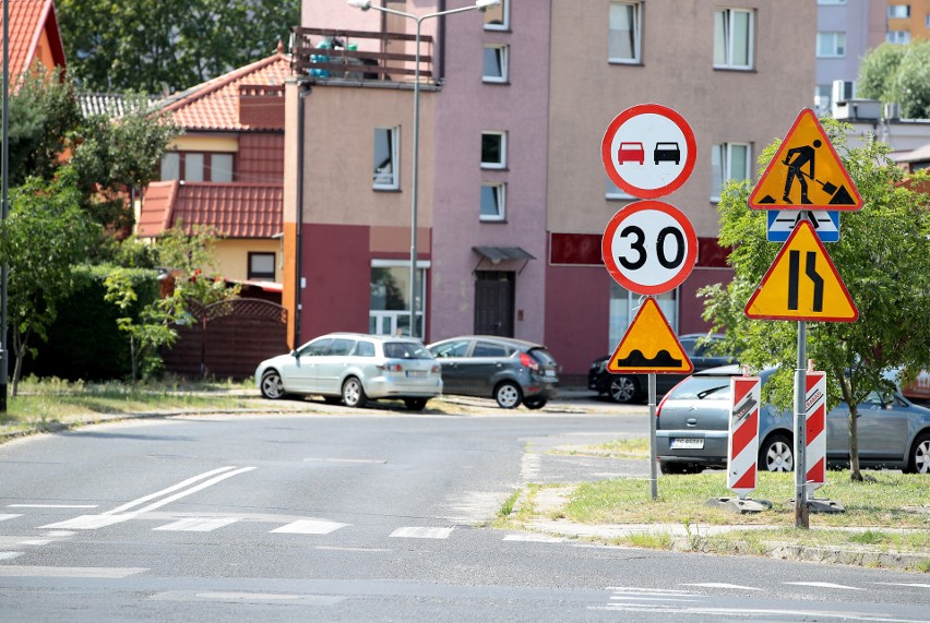 Ulica Marii Dąbrowskiej w Szczecinie przed remontem