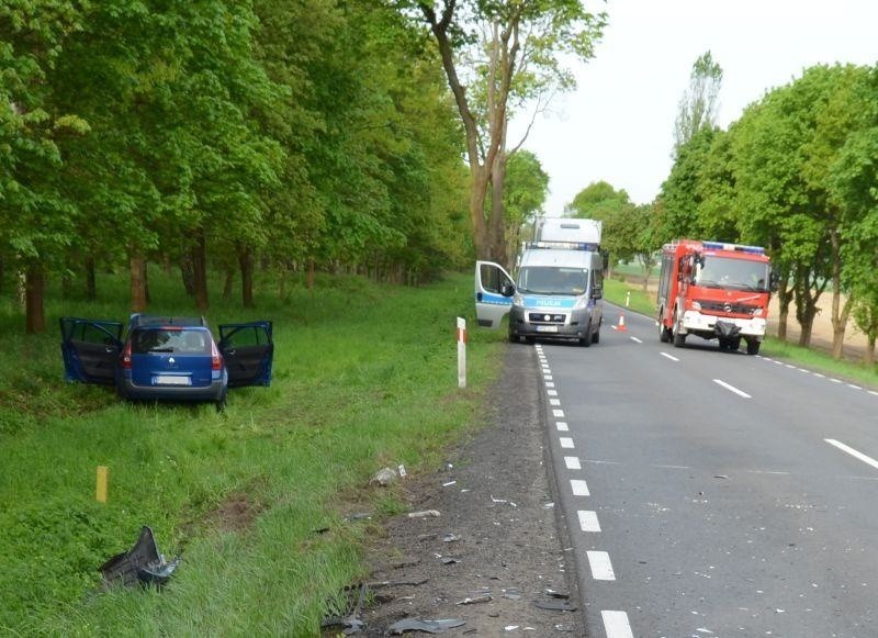 Zderzenie osobówki z ciągnikiem pod Sulechowem (zdjęcia internauty)