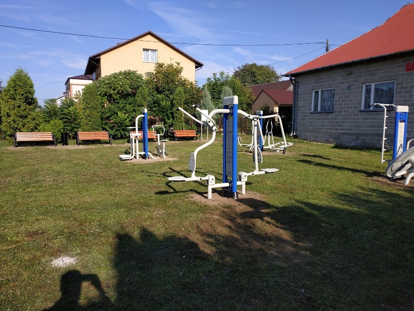 Otwarte Strefy Aktywności w Zakruczu i Ludwinowie w gminie Małogoszcz już prawie gotowe. Zobaczcie zdjęcia