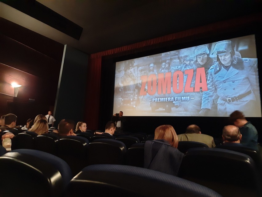 Wieczór z premierą filmu "Zomoza" Konrada Łęckiego. W Kinie Moskwa pojawiło się mnóstwo ludzi. Zobacz zdjęcia 