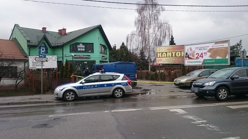Nowy Sącz. Ktoś ostrzelał jadłodajnię przy ul. Krakowskiej
