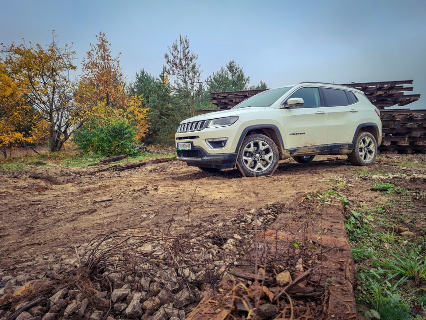 Jeep Compass nie jest wymuskanym, modnym crossoverem, tylko...