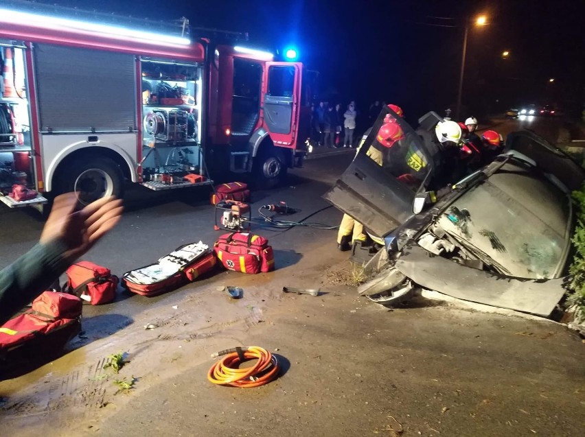 Wypadek w gminie Michałowice. Kierwca był zakleszczony i nieprzytomny, nie udało się go uratować