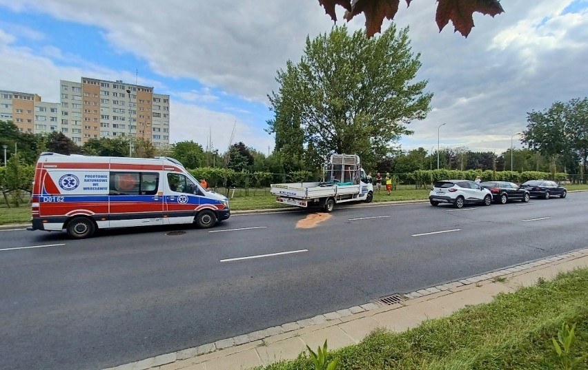 Trzy auta zderzyły się na obwodnicy śródmiejskiej Wrocławia....