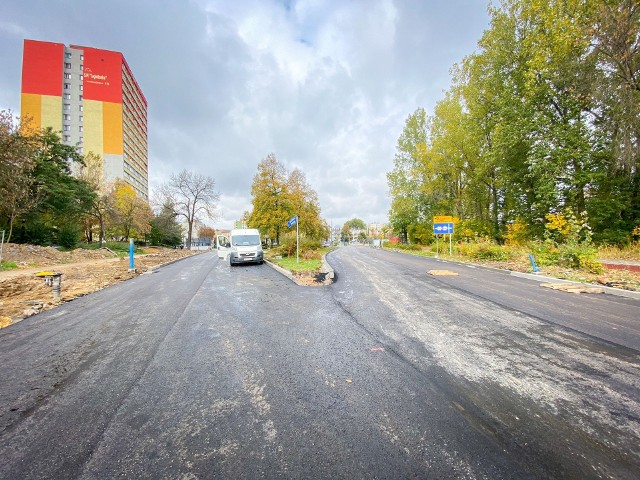 W piątek 15 października zostanie otwarty fragment ulicy Ostrogórskiej od ronda do skrzyżowania z Zegadłowicza. W dalszej części ulicy nadal trwają prace