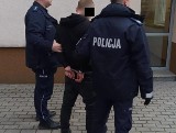 Pijany 35-latek awanturował się na dworcu PKP w Lewinie Brzeskim. W drodze na komisariat chciał się ratować i proponował policjantom łapówkę
