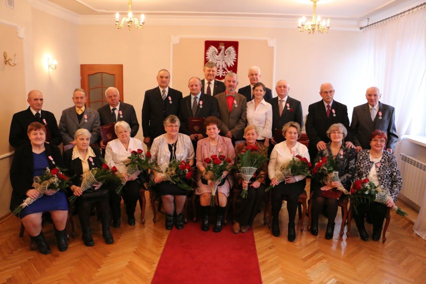 Jedenaście  par z gminy Skępe otrzymało medale za...