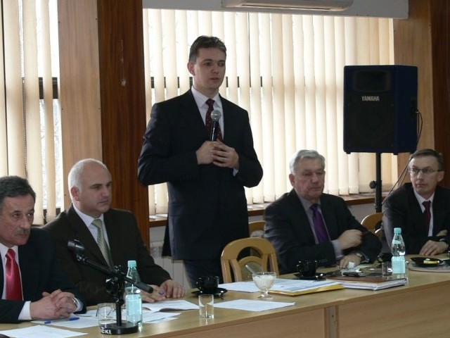 W środę na sesji Rady Miejskiej w Jędrzejowie obecny był Adam Jarubas, marszałek województwa świętokrzyskiego, który przywiózł pozytywne wieści dla gminy Jędrzejów.
