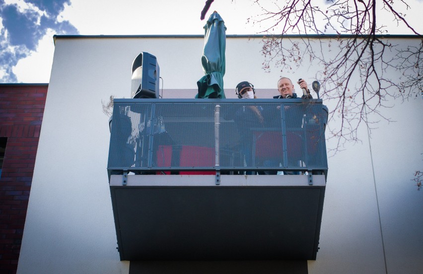  Impreza na balkonie na osiedlu Nowa Cukrownia w Szczecinie. Zobacz wideo i zdjęcia